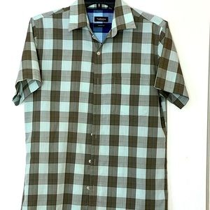 Mens small Van Heusen short sleeve button down shirt.